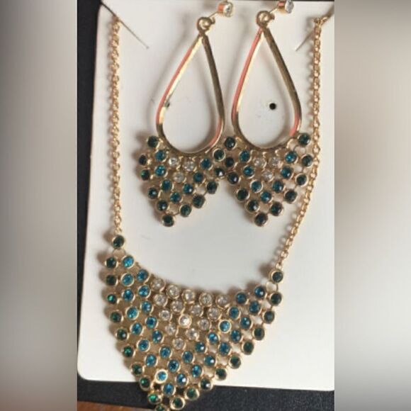 Avon SAQ Rhinestone Bib Collarbone Statement Necklace And Earrings NEW - Picture 1 of 2